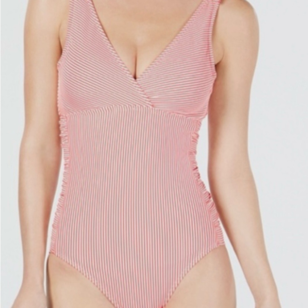 NWT Lauren Ralph Lauren
Seersucker Tummy-Control Underwire One-Piece Swimsuit
